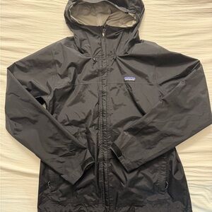 Patagonia Women’s black water proof jacket